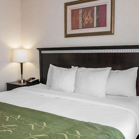 Comfort Suites Southport Bagian luar foto