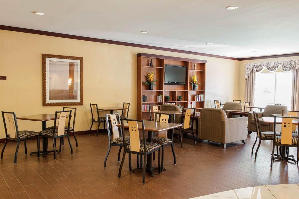 Comfort Suites Southport Bagian luar foto