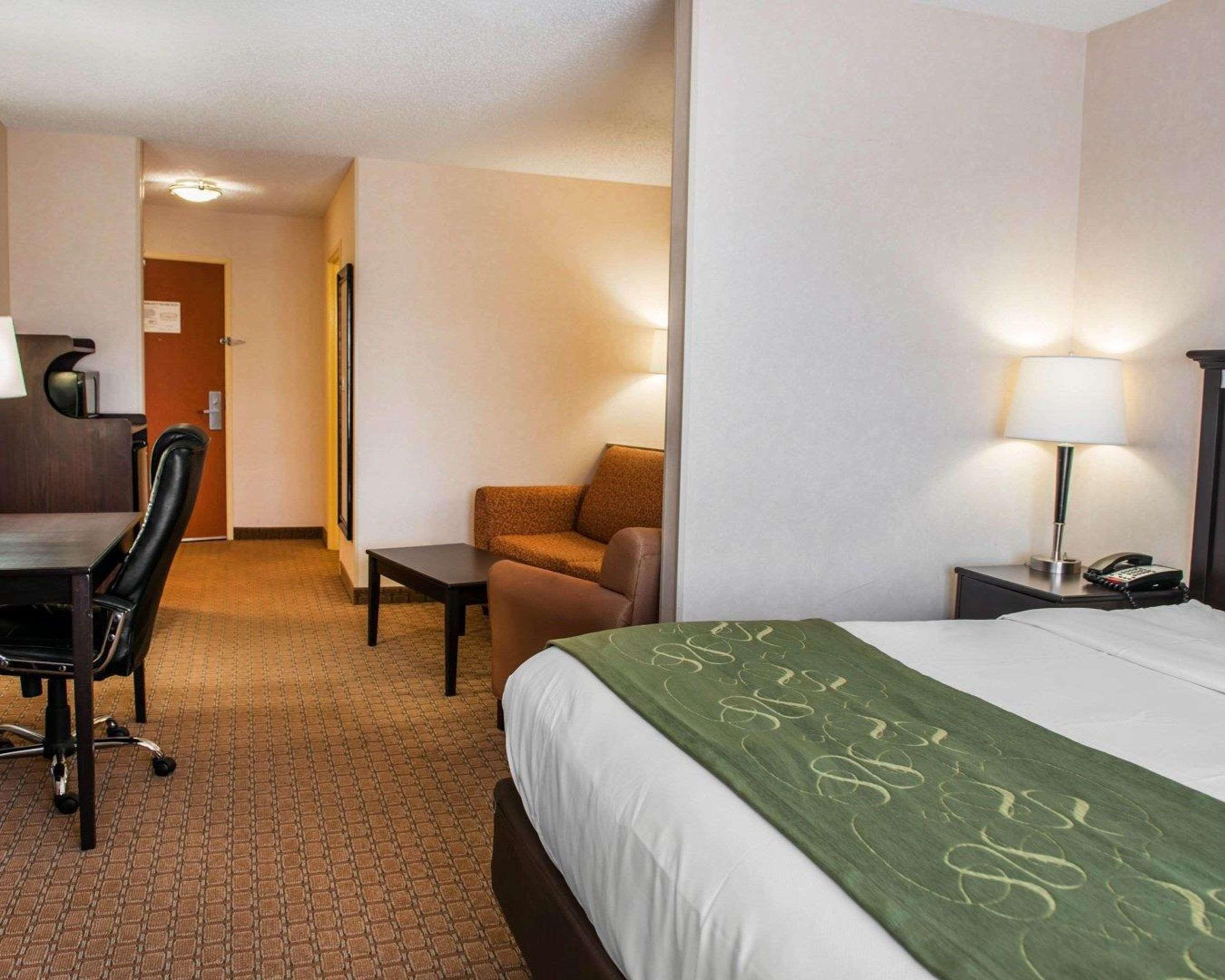 Comfort Suites Southport Bagian luar foto