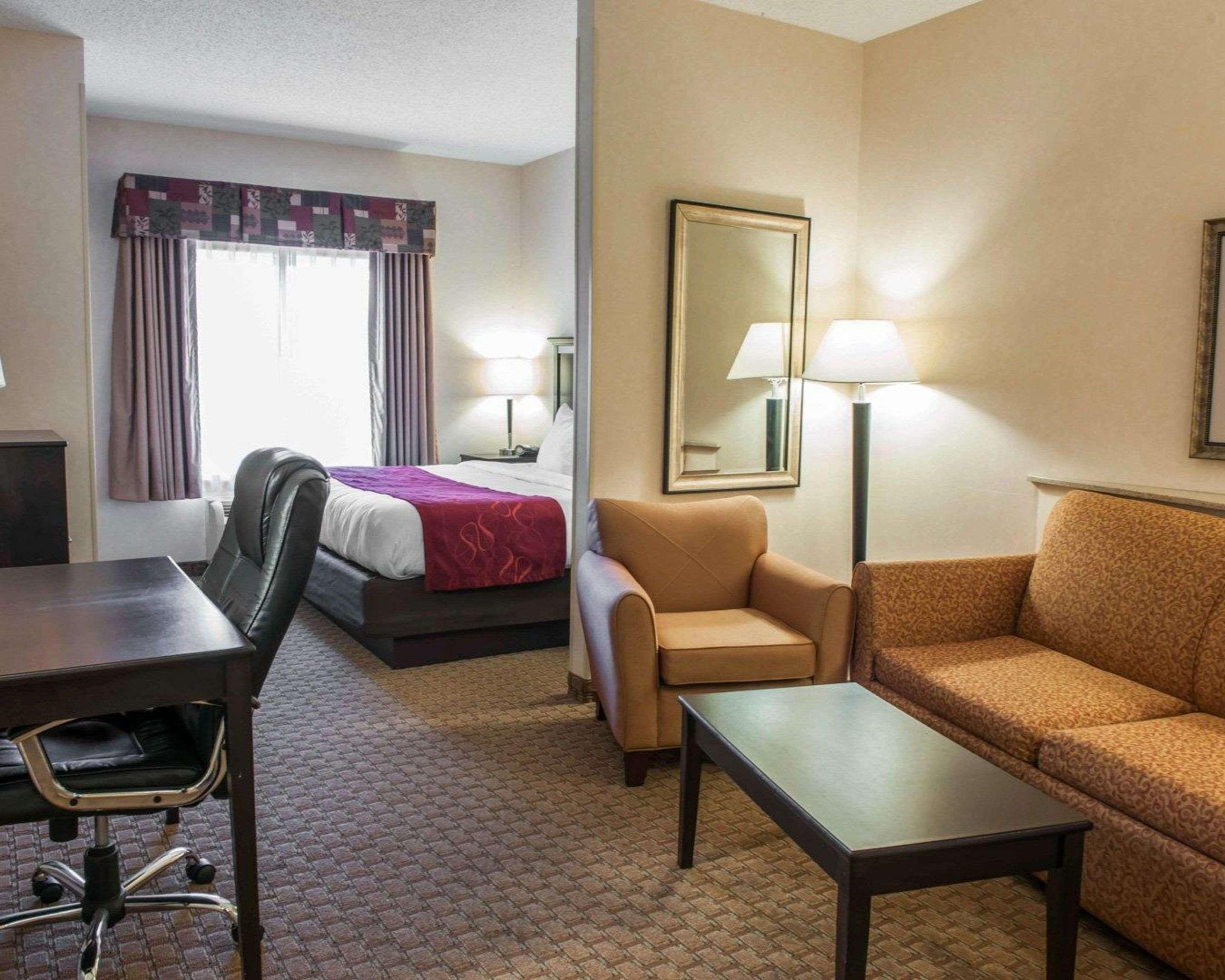 Comfort Suites Southport Bagian luar foto