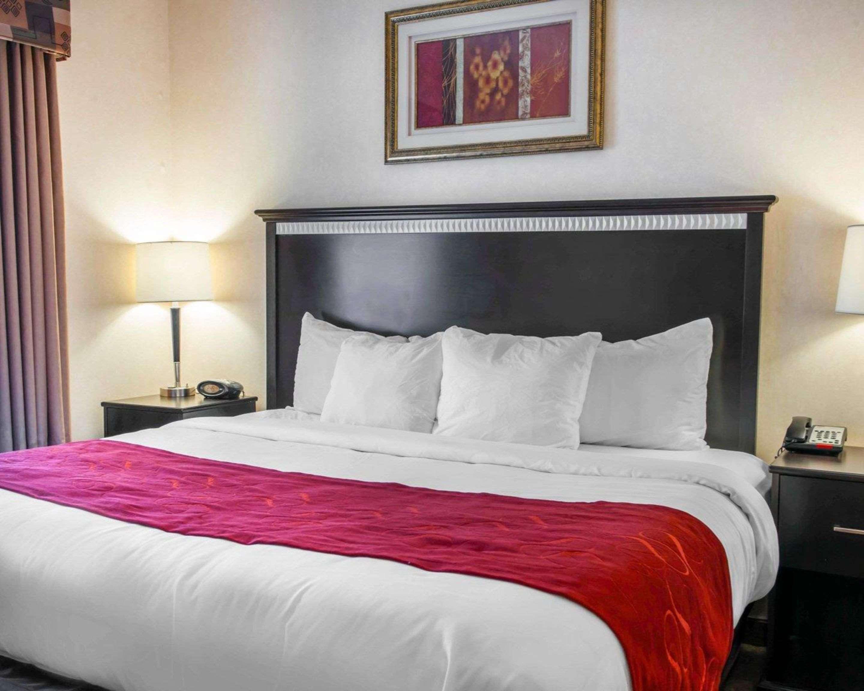 Comfort Suites Southport Bagian luar foto