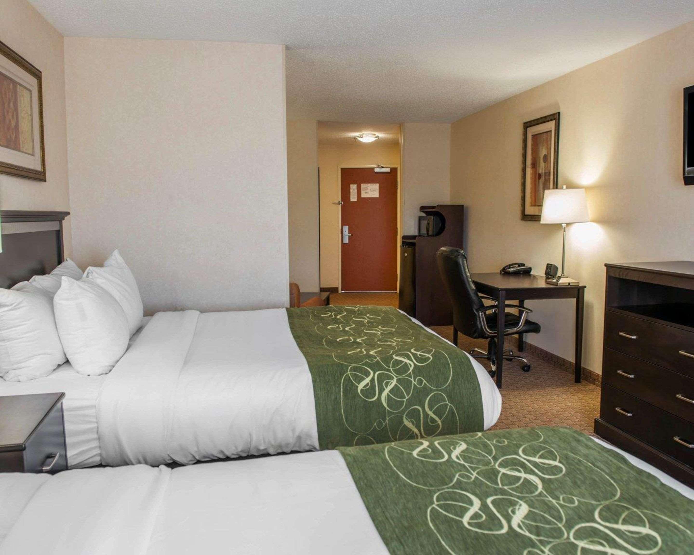 Comfort Suites Southport Bagian luar foto