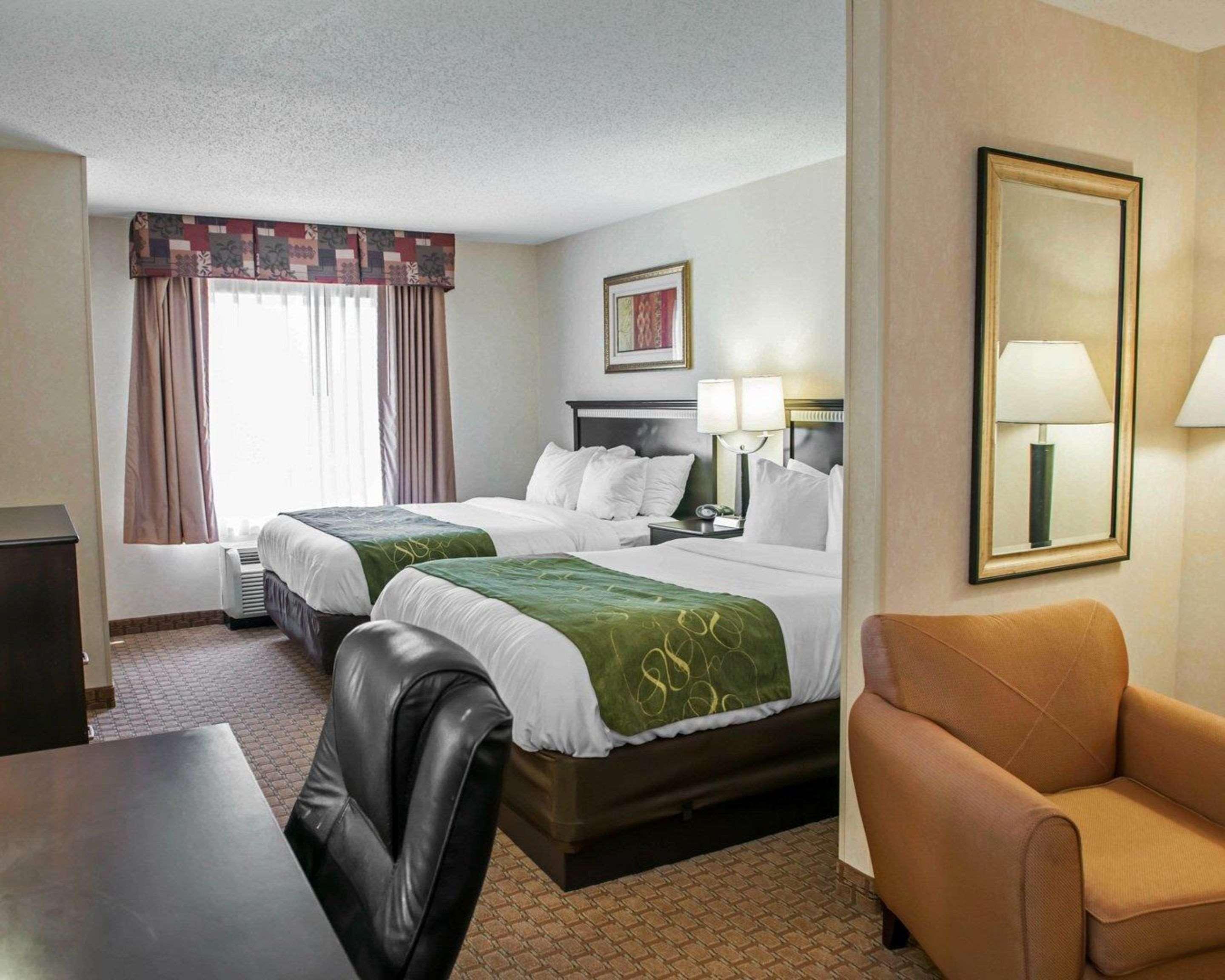 Comfort Suites Southport Bagian luar foto