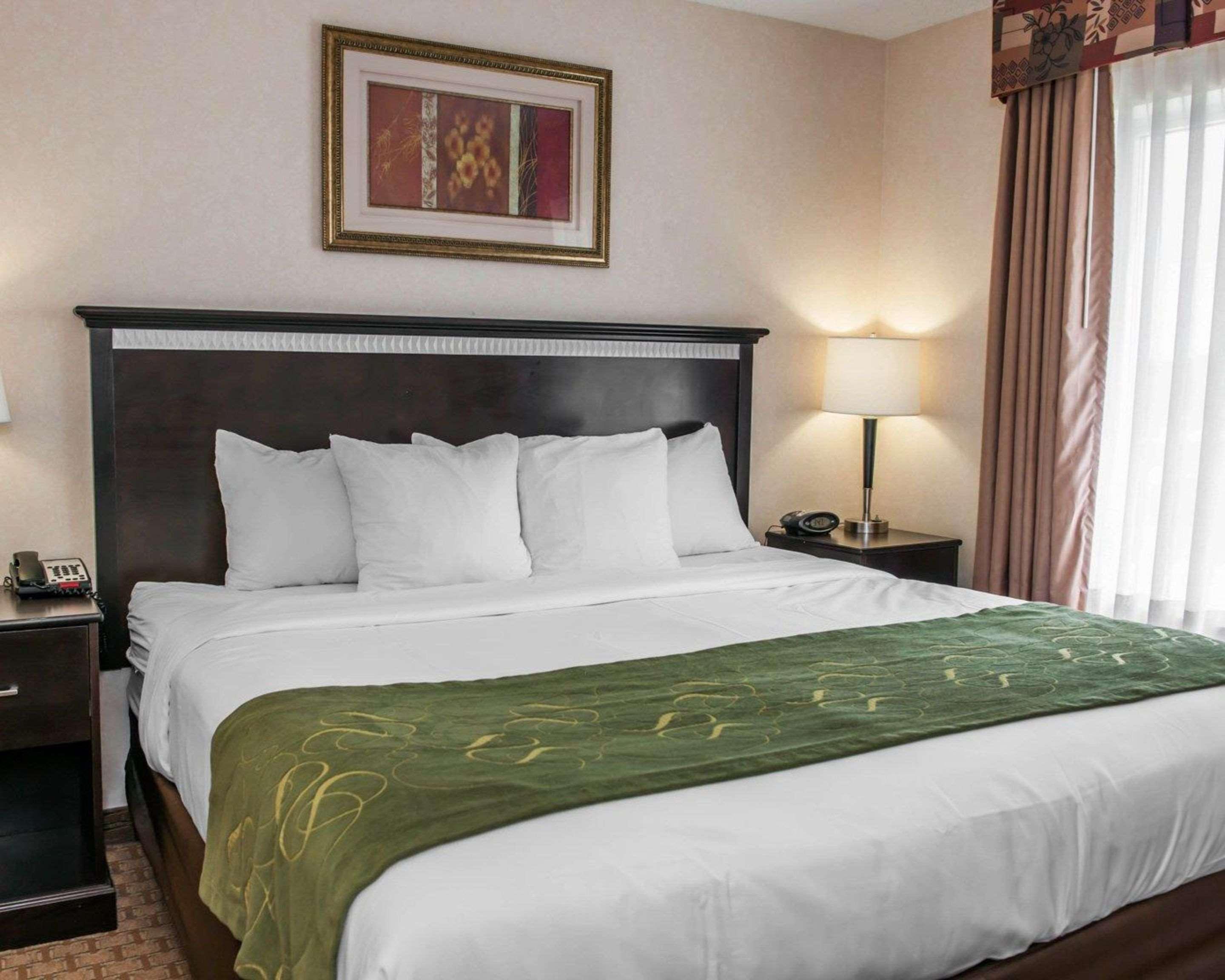 Comfort Suites Southport Bagian luar foto