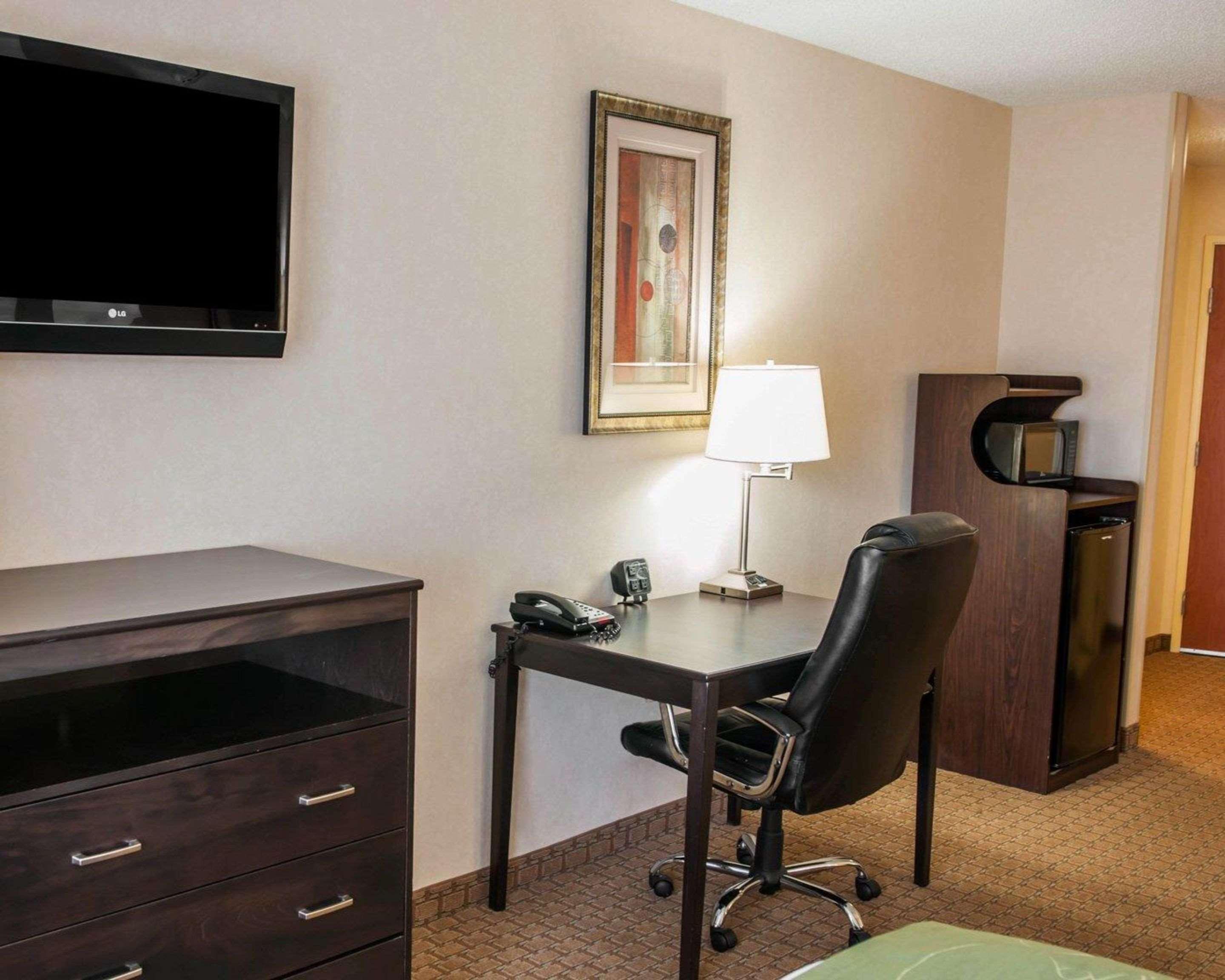 Comfort Suites Southport Bagian luar foto