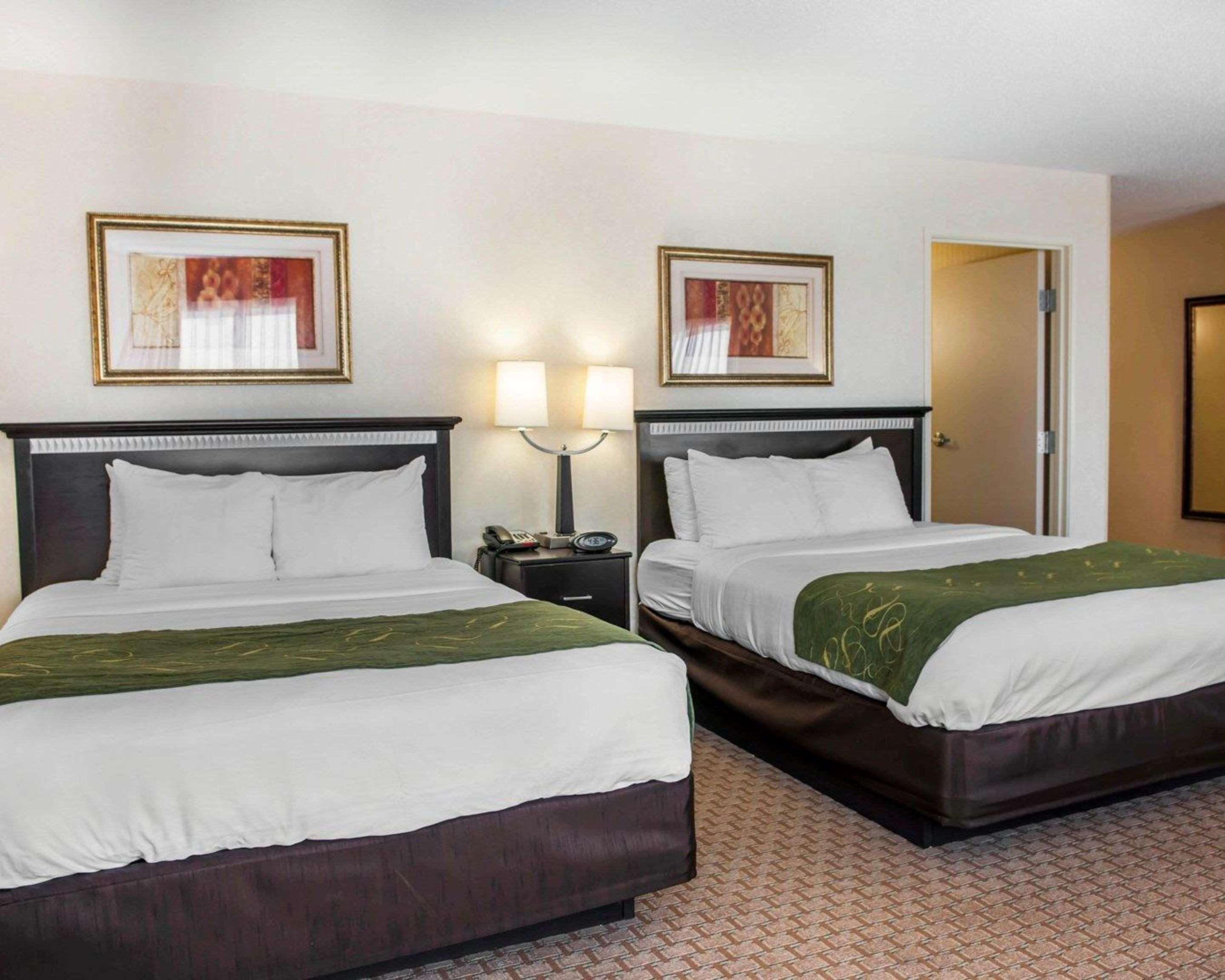 Comfort Suites Southport Bagian luar foto