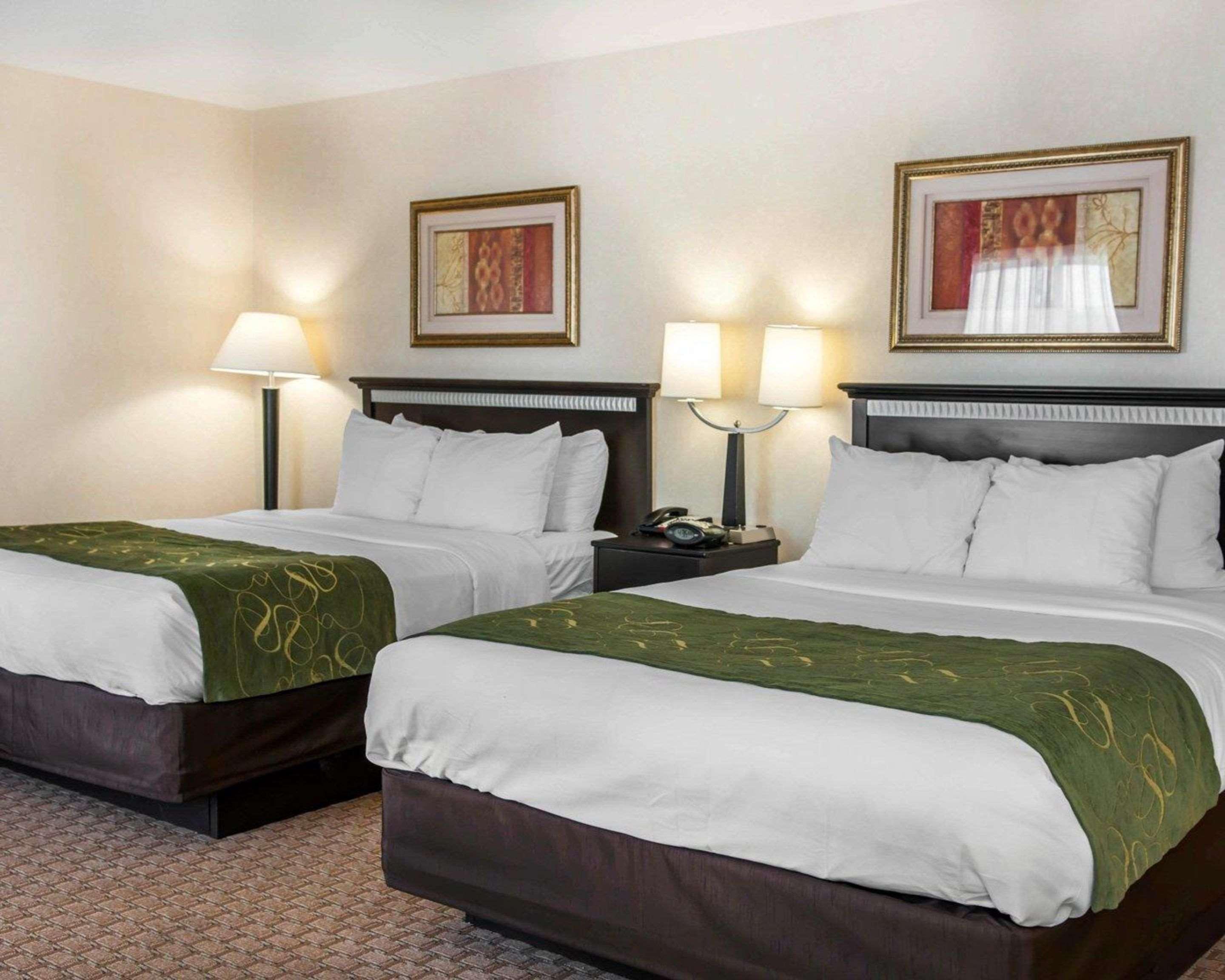 Comfort Suites Southport Bagian luar foto