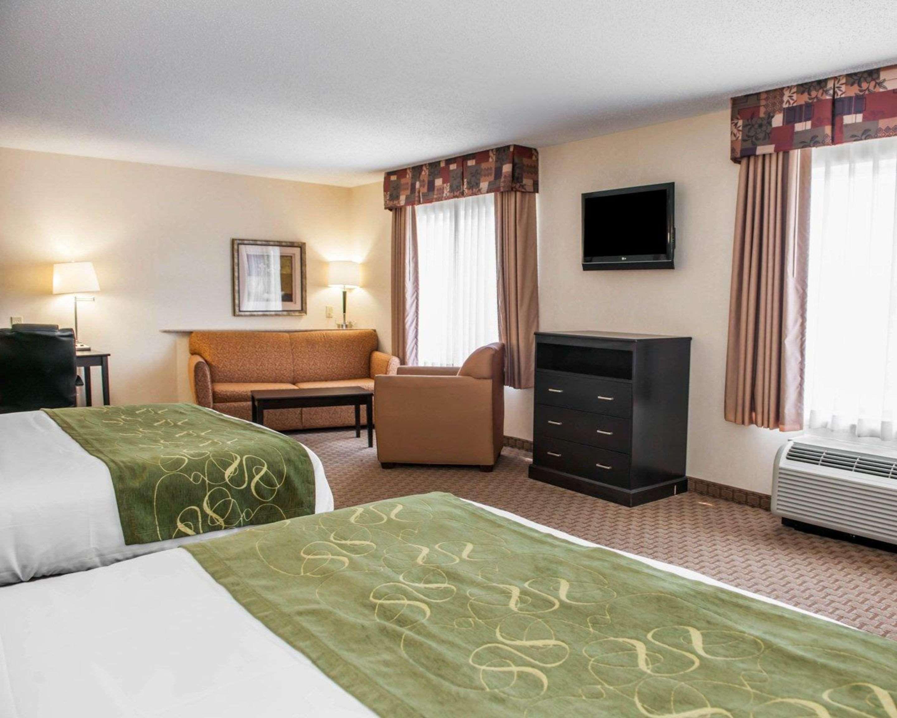 Comfort Suites Southport Bagian luar foto