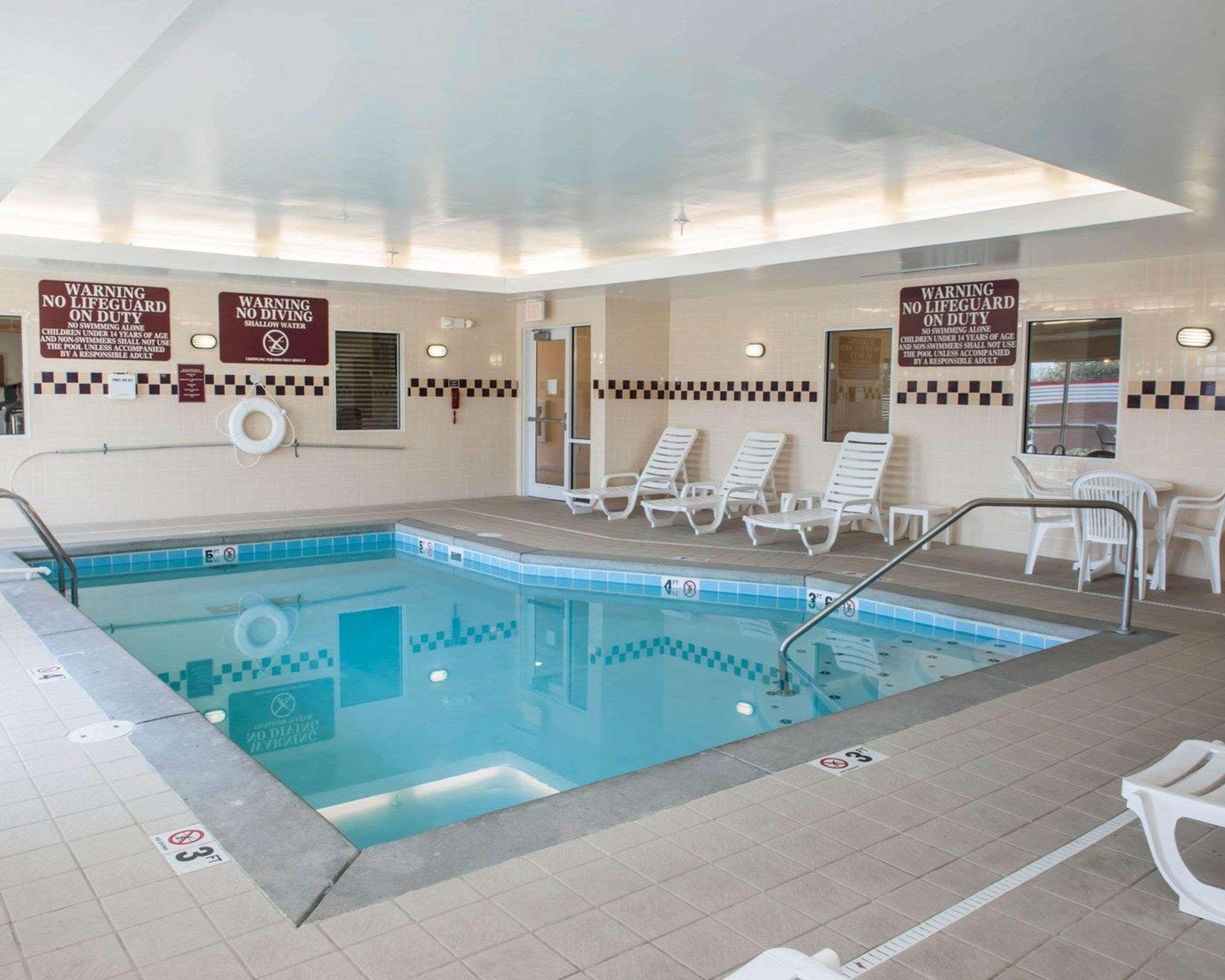 Comfort Suites Southport Bagian luar foto