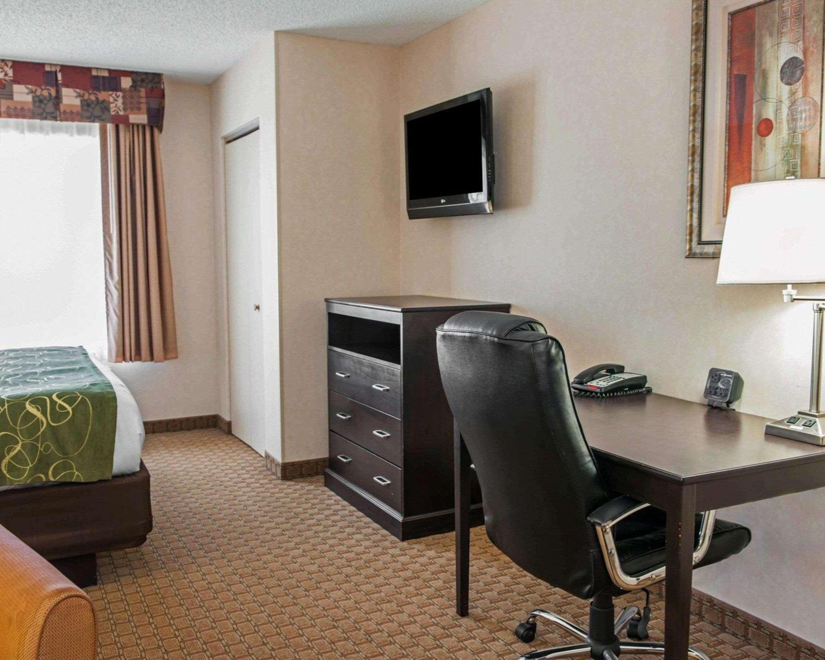 Comfort Suites Southport Bagian luar foto