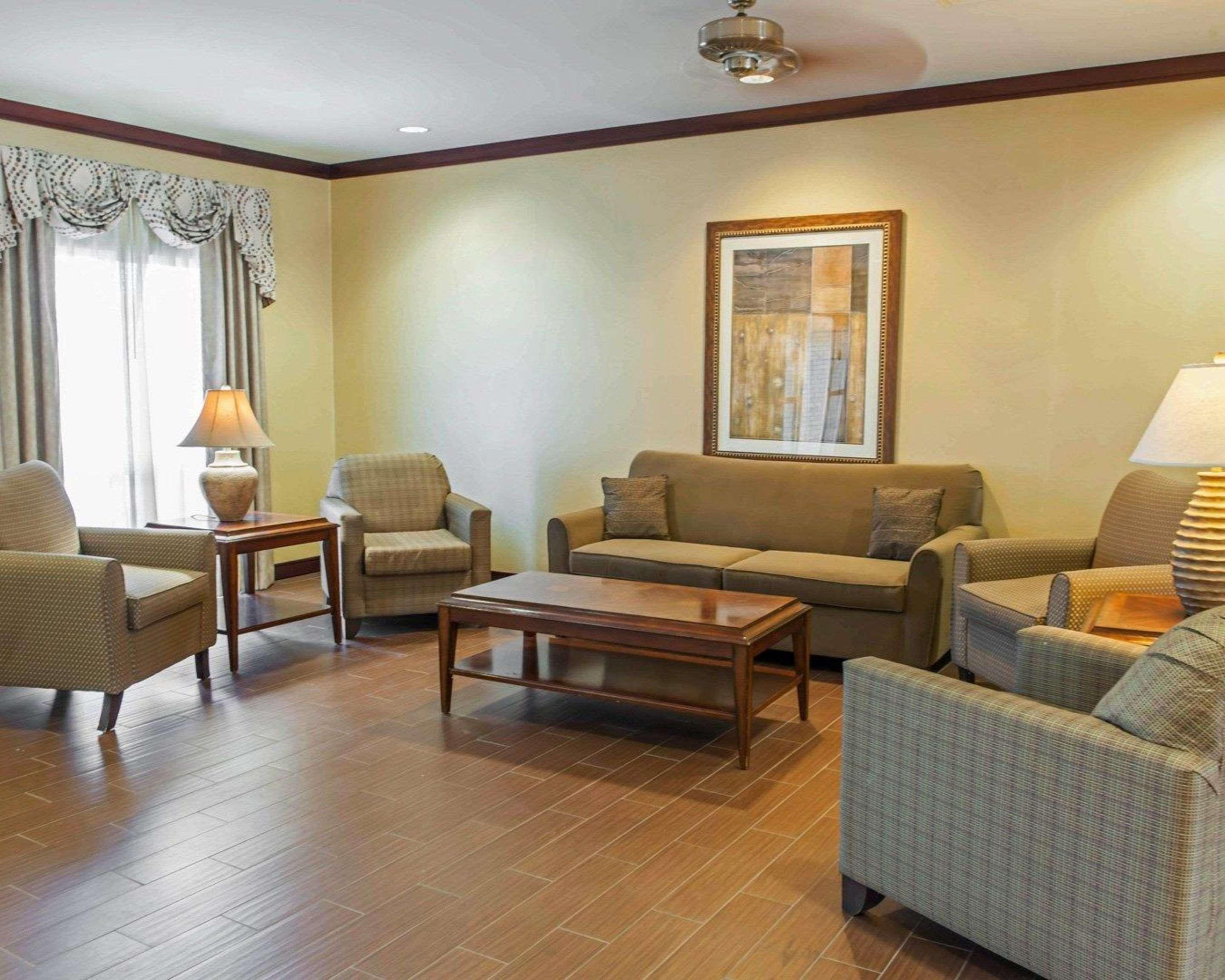 Comfort Suites Southport Bagian luar foto