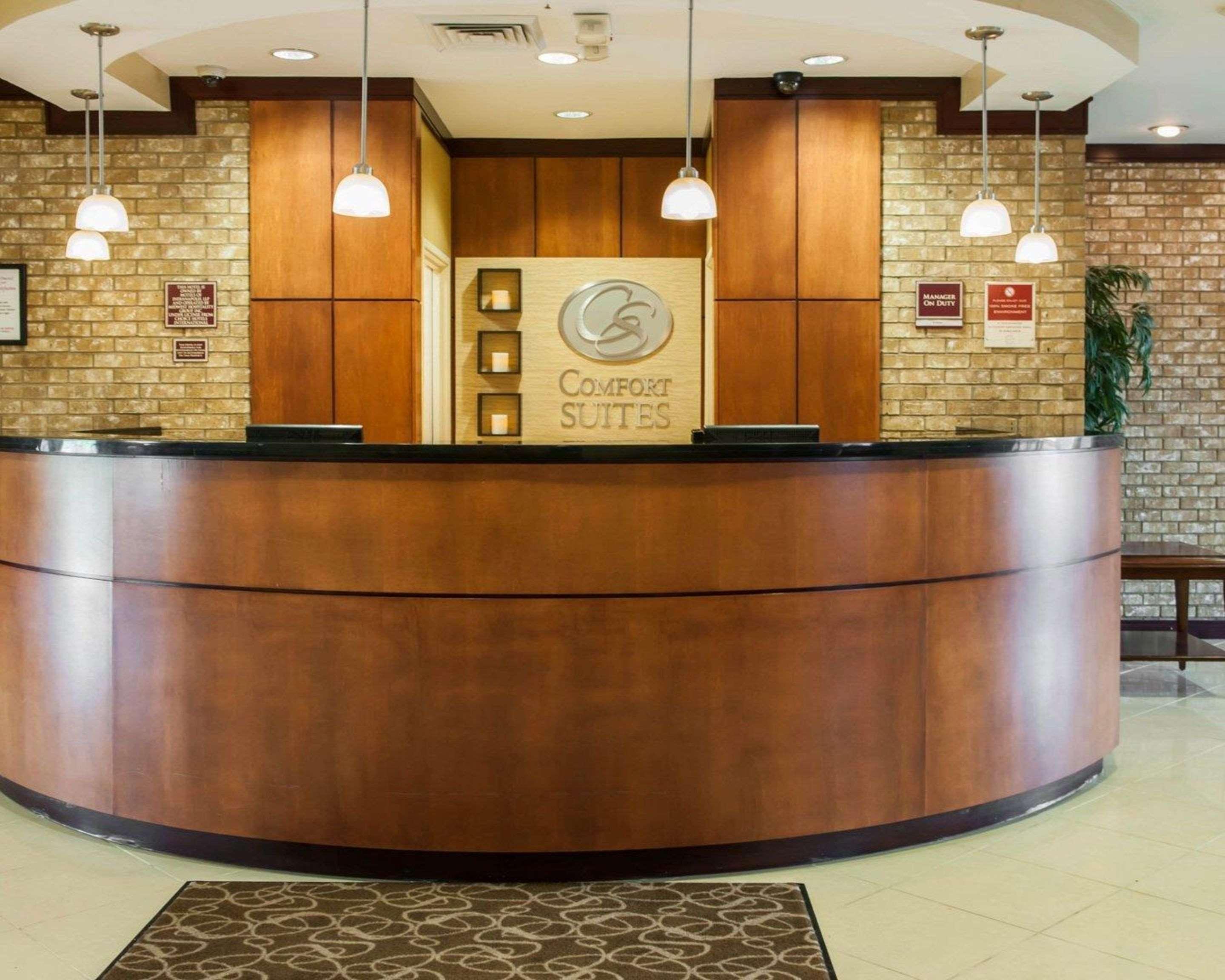 Comfort Suites Southport Bagian luar foto