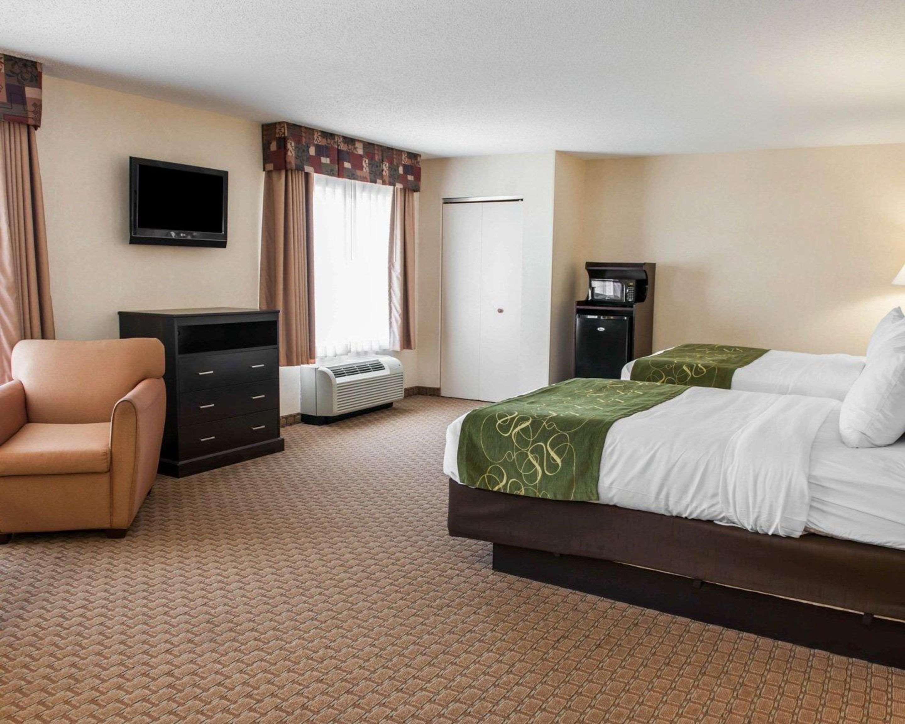 Comfort Suites Southport Bagian luar foto