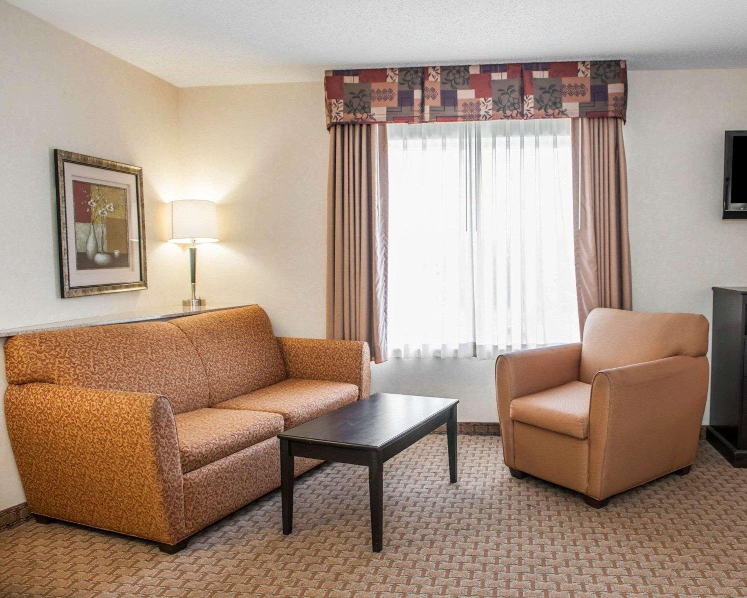 Comfort Suites Southport Bagian luar foto