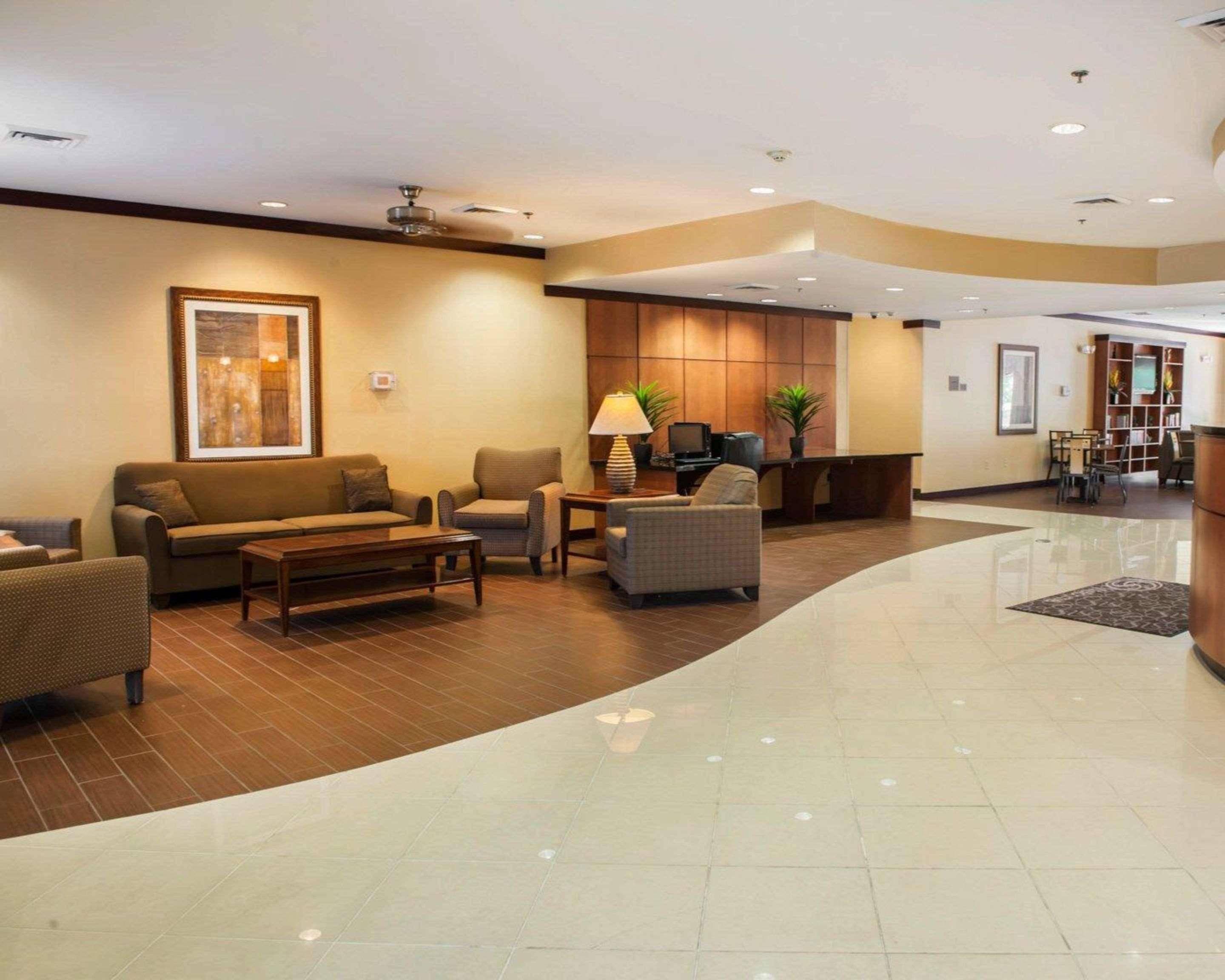 Comfort Suites Southport Bagian luar foto