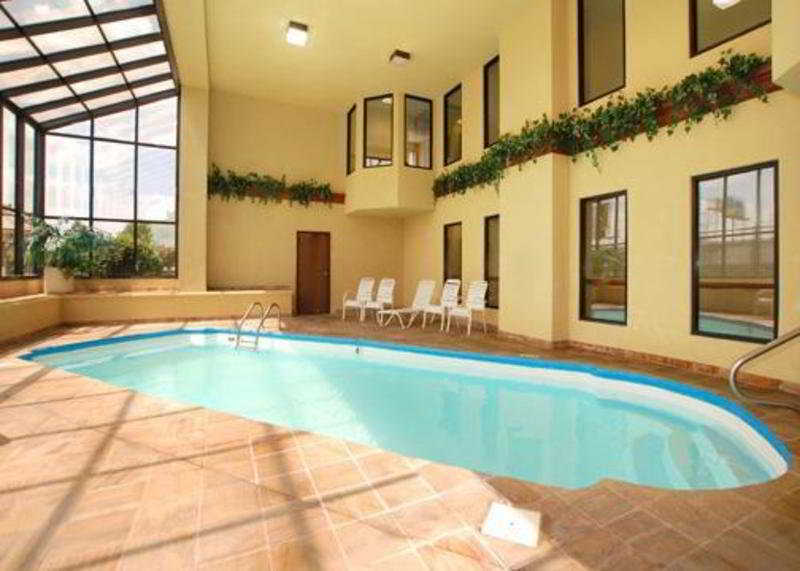 Comfort Suites Southport Bagian luar foto