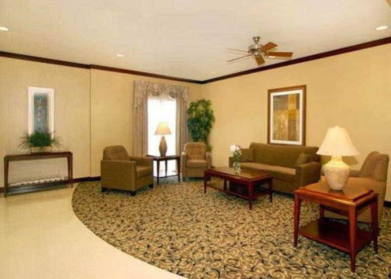 Comfort Suites Southport Bagian luar foto