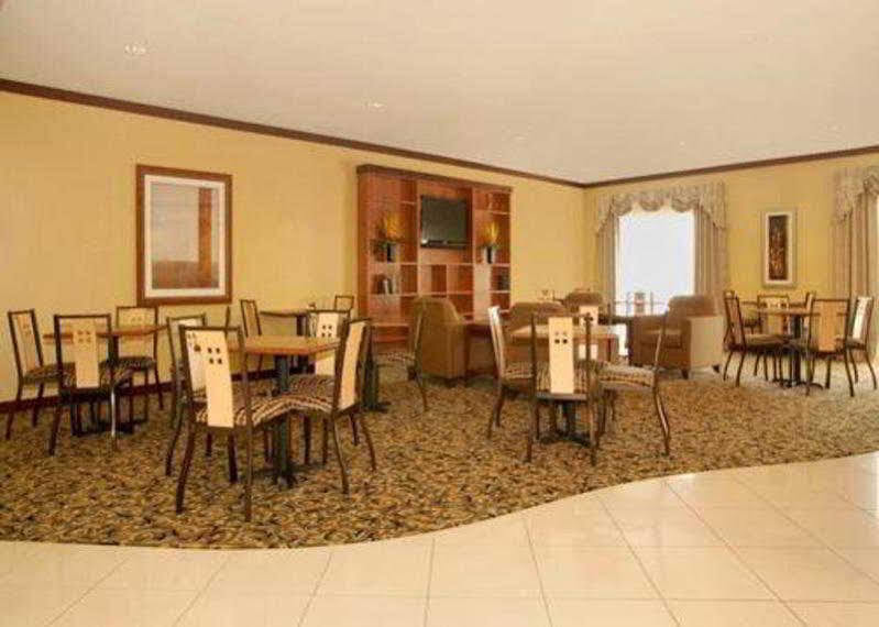 Comfort Suites Southport Bagian luar foto