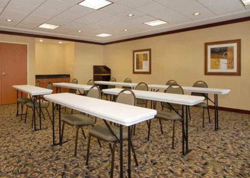 Comfort Suites Southport Bagian luar foto